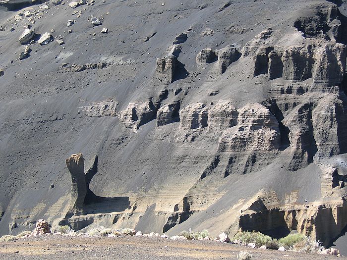 schwarze Mondlandschaft - black lunar landscape